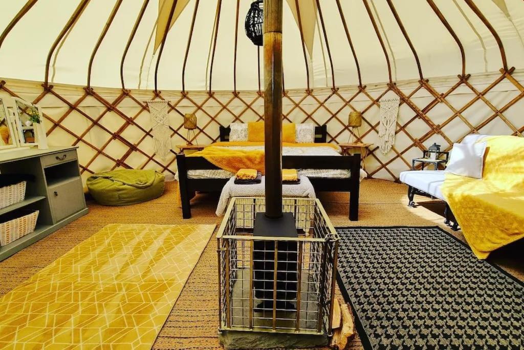 Bronfelen Yurt Hotel Cynghordy Luaran gambar